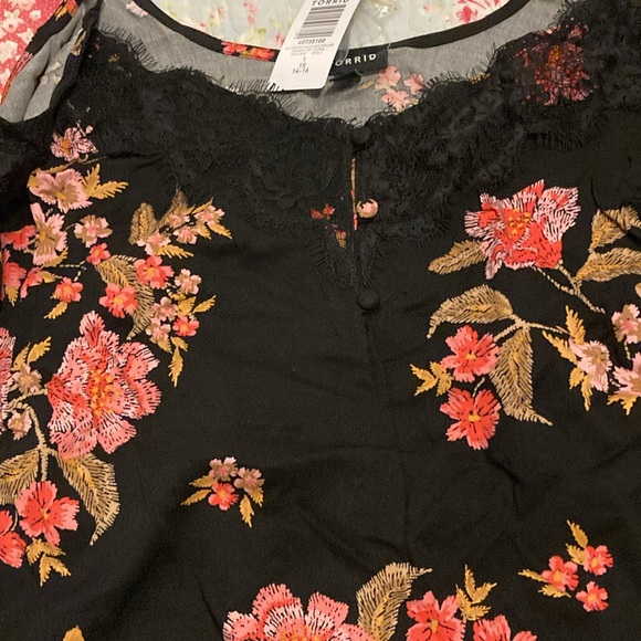 Torrid Ava Stretch Challis Shirt NWT - Picture 2 of 4